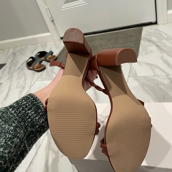 Lori Sandals- NEW never worn -8.5 (JustFab) - Picture 9 of 11